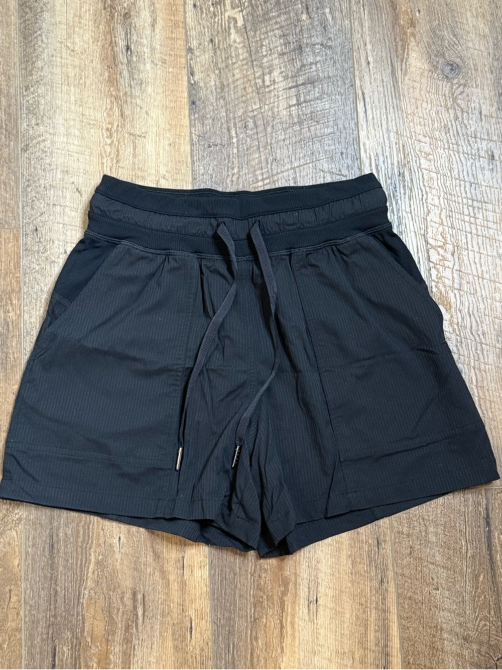 Lululemon Dance Studio High-Rise Short 3.5" in Black, Size 2